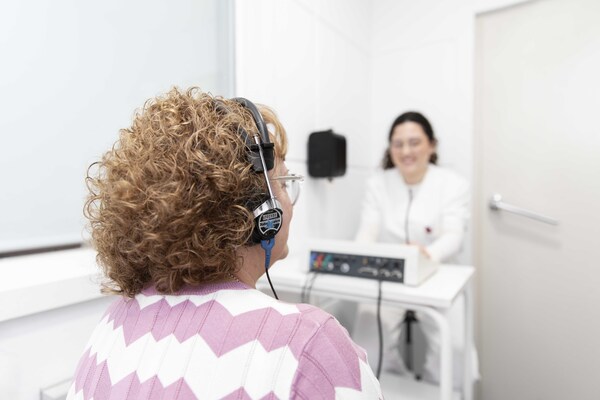 Pruebas diagnóstica acufenometría en Otoneurológico